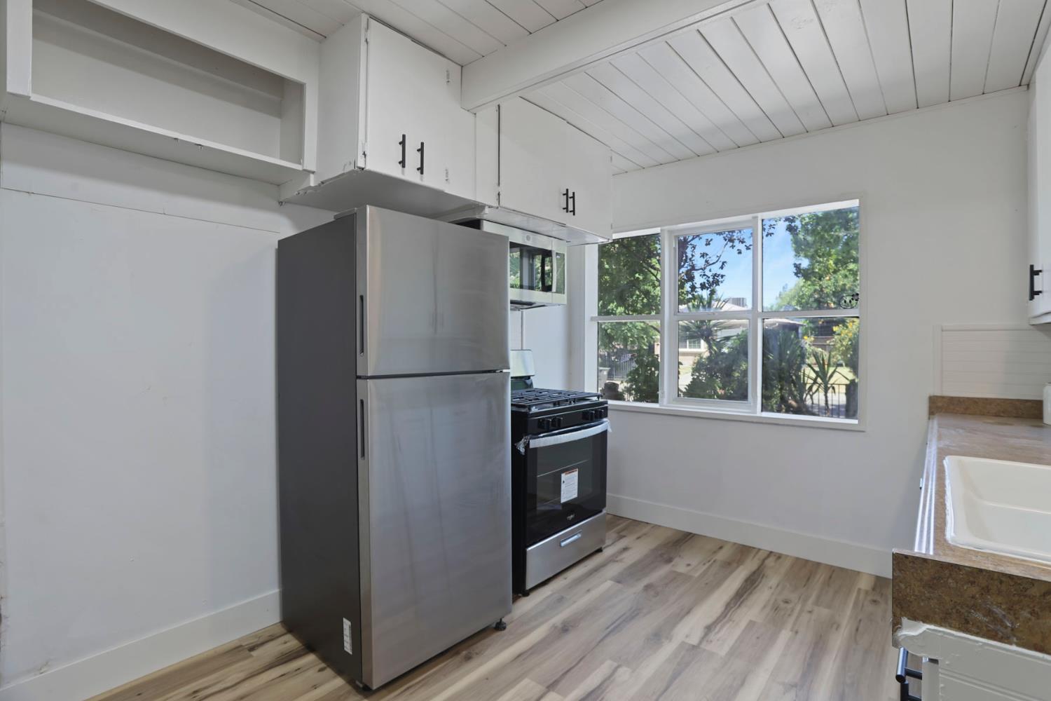 2044 Del Rio Drive Stockton, CA 95204 - Photo 20 of 40