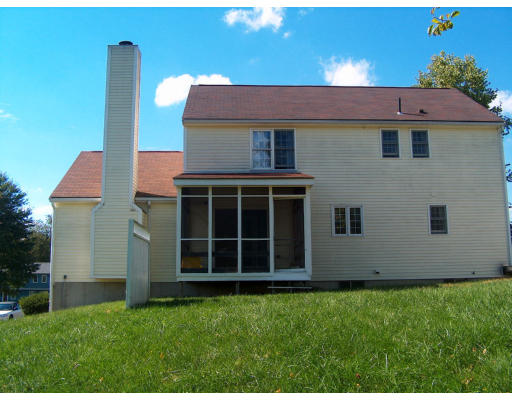 8 Clover Hill Road Sutton, MA 01590 - Photo 2 of 7