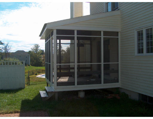 8 Clover Hill Road Sutton, MA 01590 - Photo 3 of 7