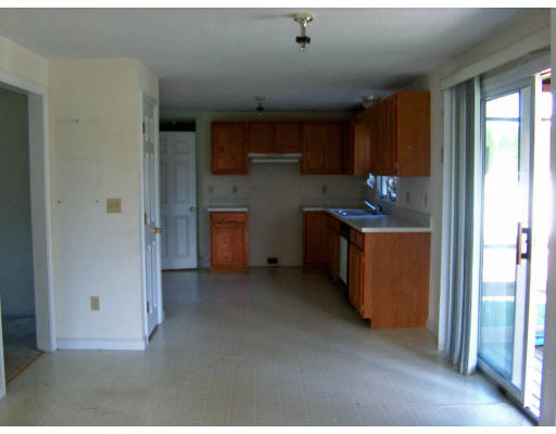 8 Clover Hill Road Sutton, MA 01590 - Photo 5 of 7