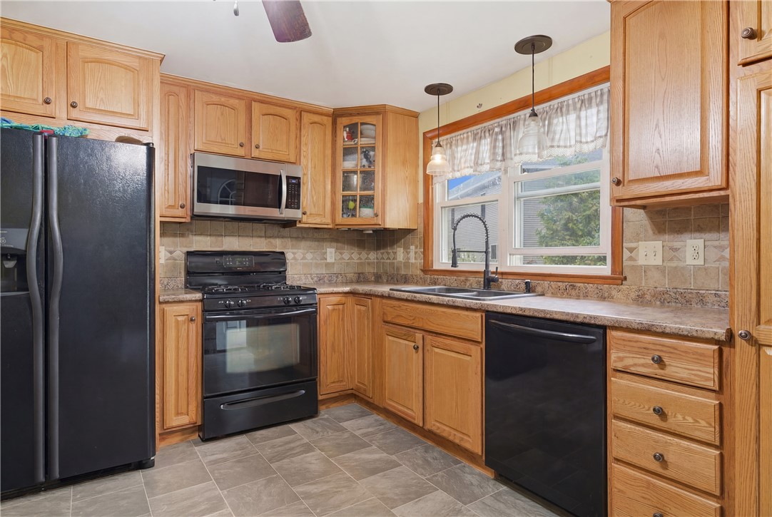 107 Irene Boulevard Woonsocket, RI 02895 - Photo 2 of 21