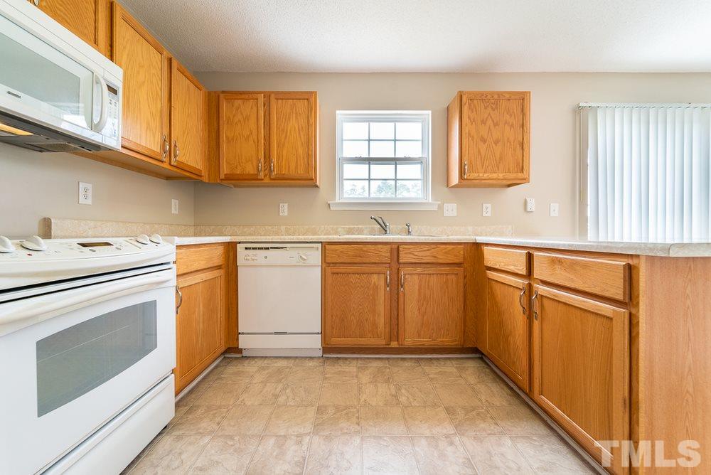 8027 Atamasco Circle Raleigh, NC 27616 - Photo 8 of 30 Kitchen