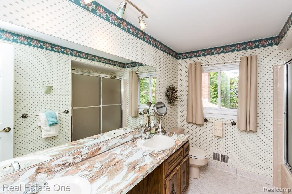 2420 Kimberly Fair Street Rochester Hills, MI 48309 - Photo 23 of 28
