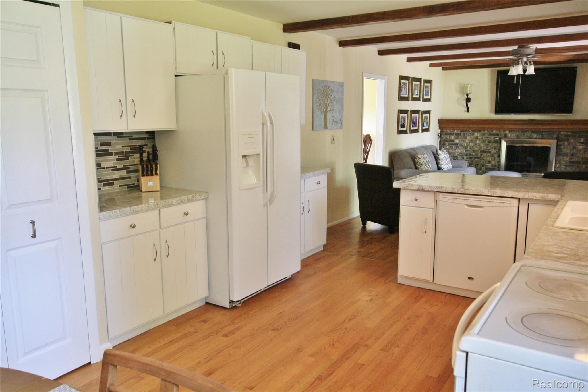 3166 Red Barn Road Flint, MI 48507 - Photo 16 of 34 RedBarn 028.JPG