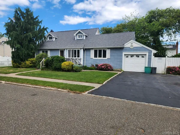 $669,000 | 15 Nims Avenue, West Babylon, NY 11704