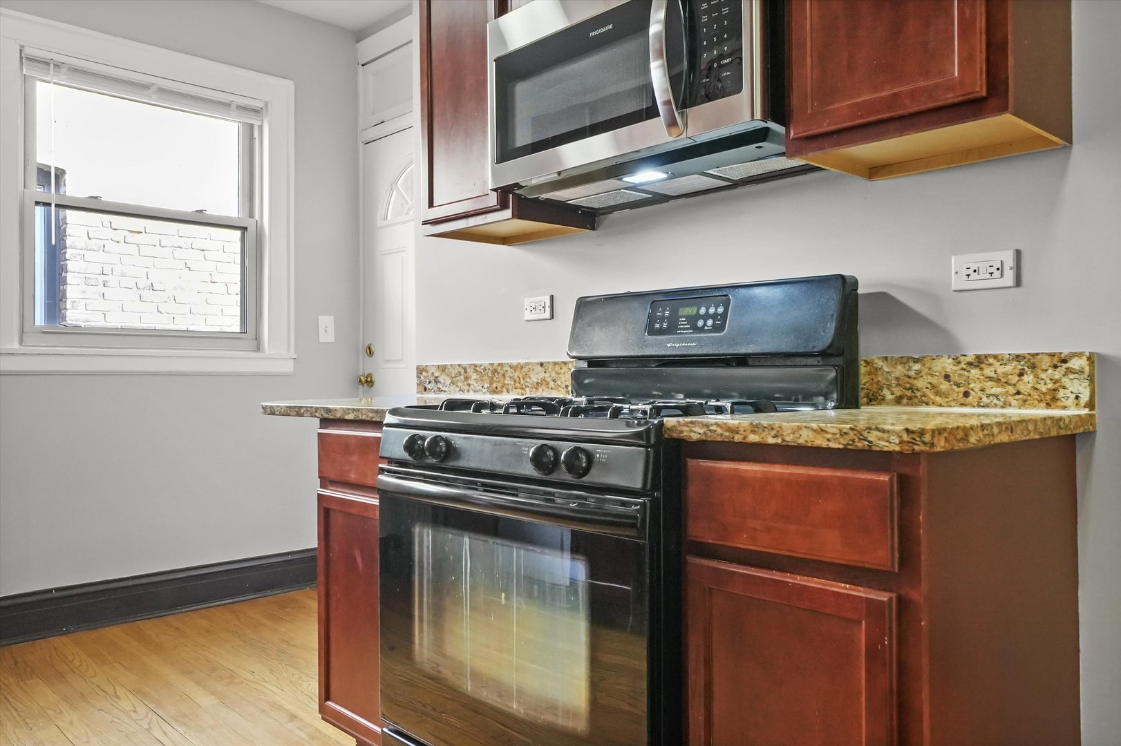 1925 B Grove Avenue, Unit 309 Berwyn, IL 60402 - Photo 18 of 28