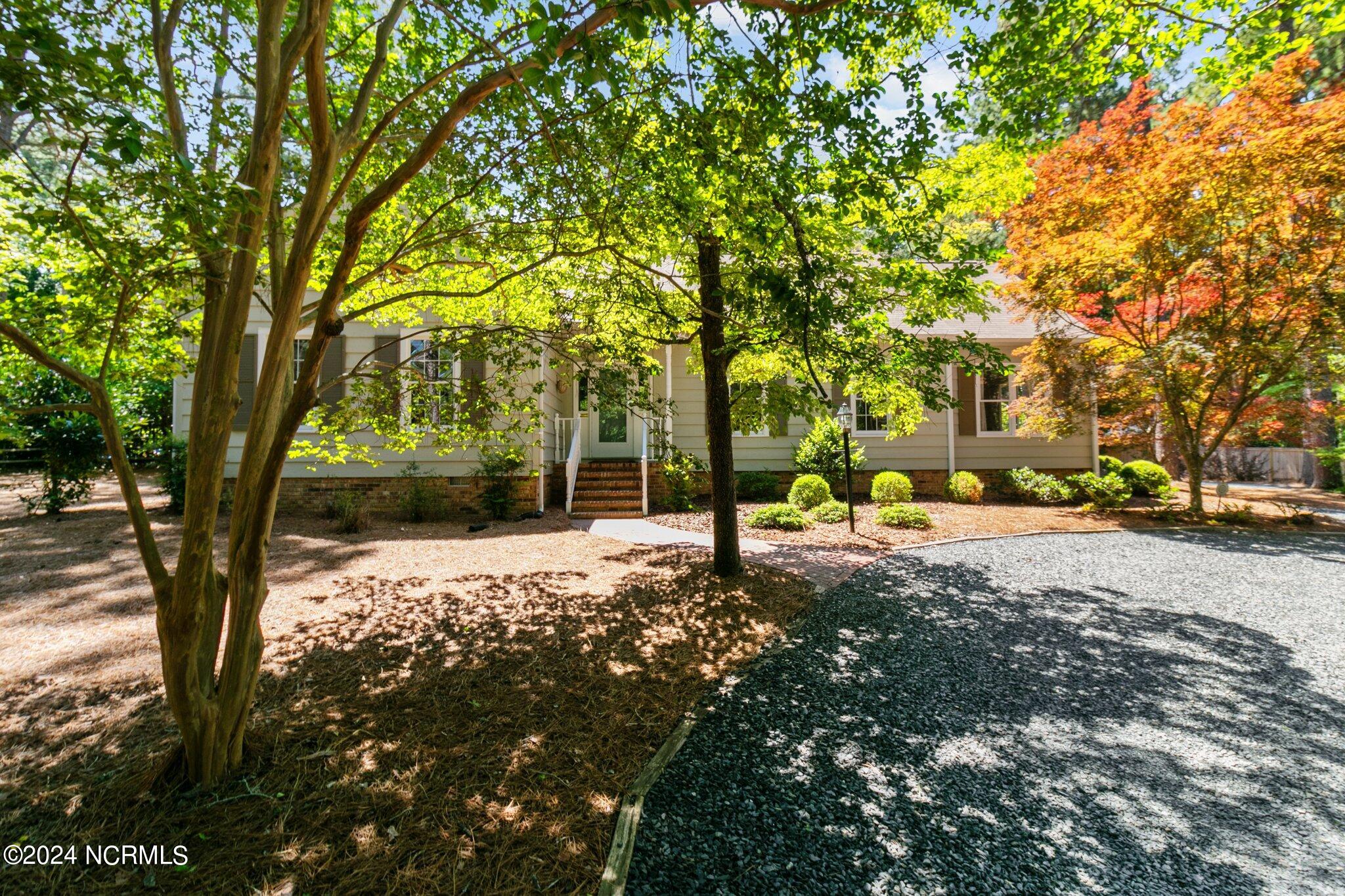 225 South Valley Road Southern Pines, NC 28387 - Photo 5 of 43 48-web-or-mls-IMG_9212