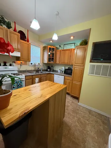 $129,900 | 305 Carney Boulevard, Marinette, WI 54143