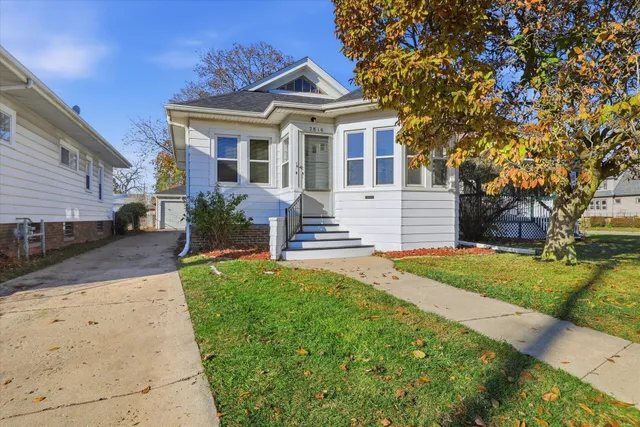 $189,900 | 2816 Douglas Avenue, Racine, WI 53402