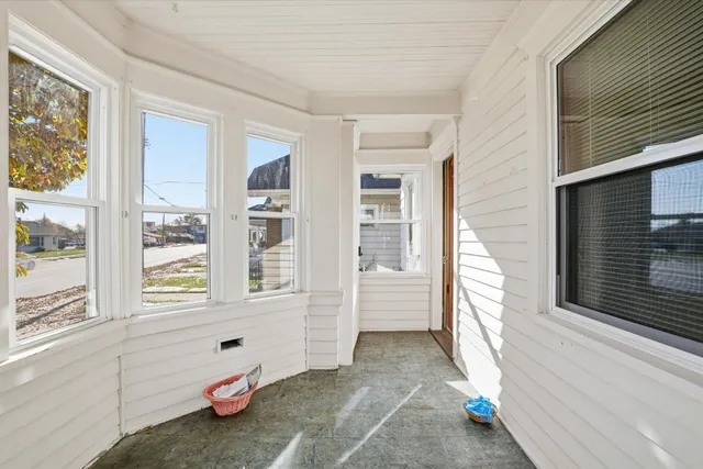 $189,900 | 2816 Douglas Avenue, Racine, WI 53402