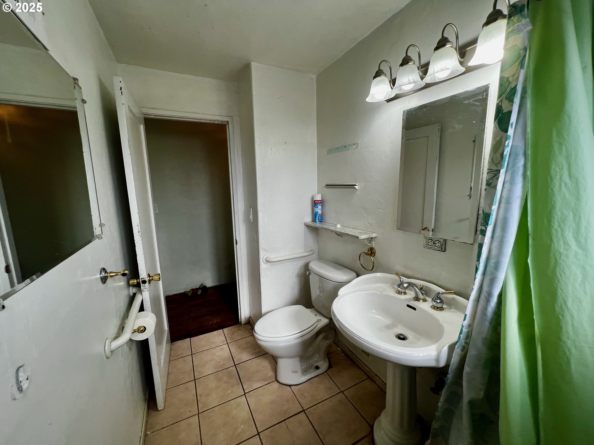 1271 Centennial Boulevard Springfield, OR 97477 - Photo 8 of 10 a bathroom with a sink toilet and mirror