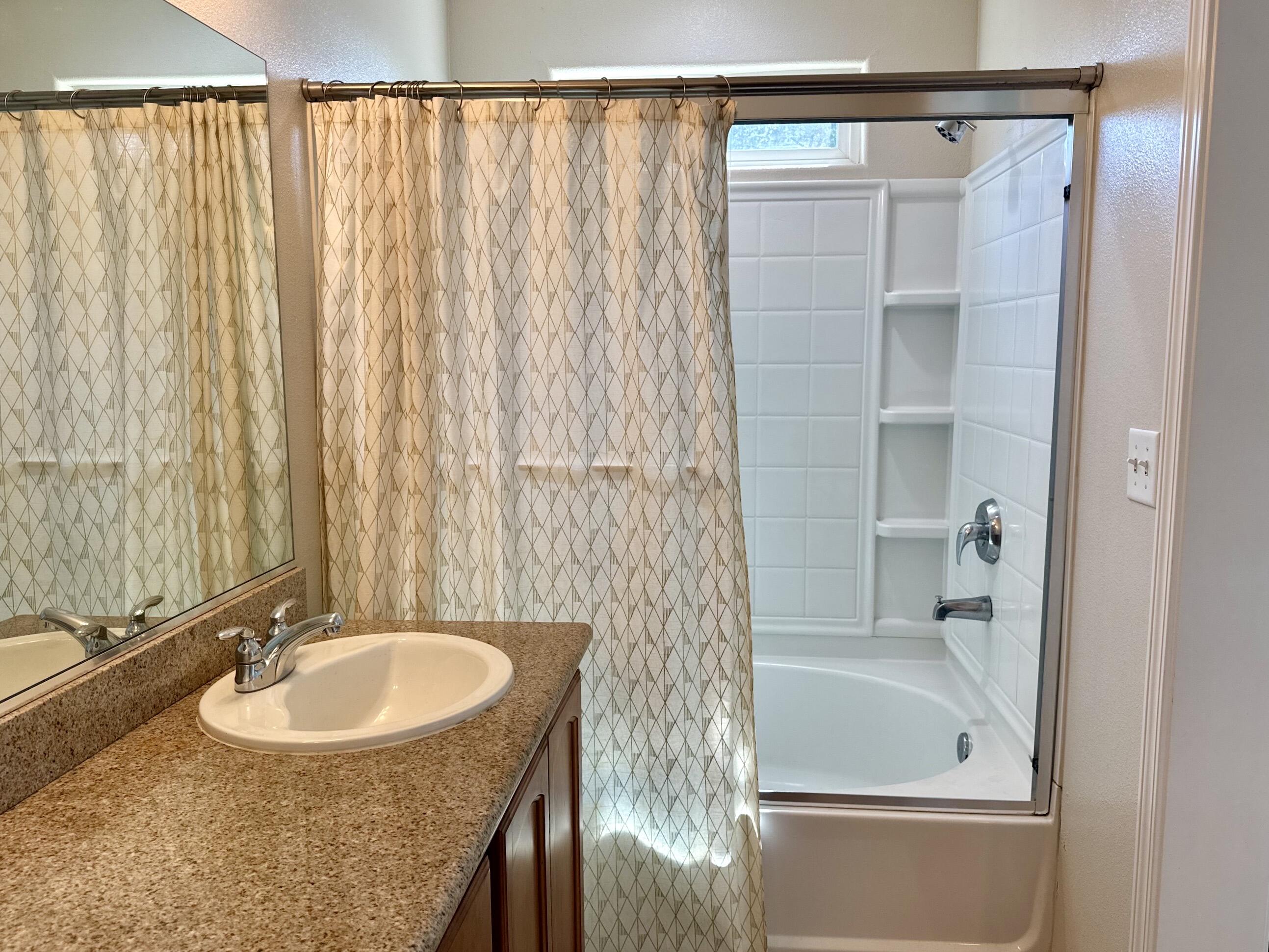 2135 Vienna Way Redding, CA 96003 - Photo 18 of 25 IMG_1615