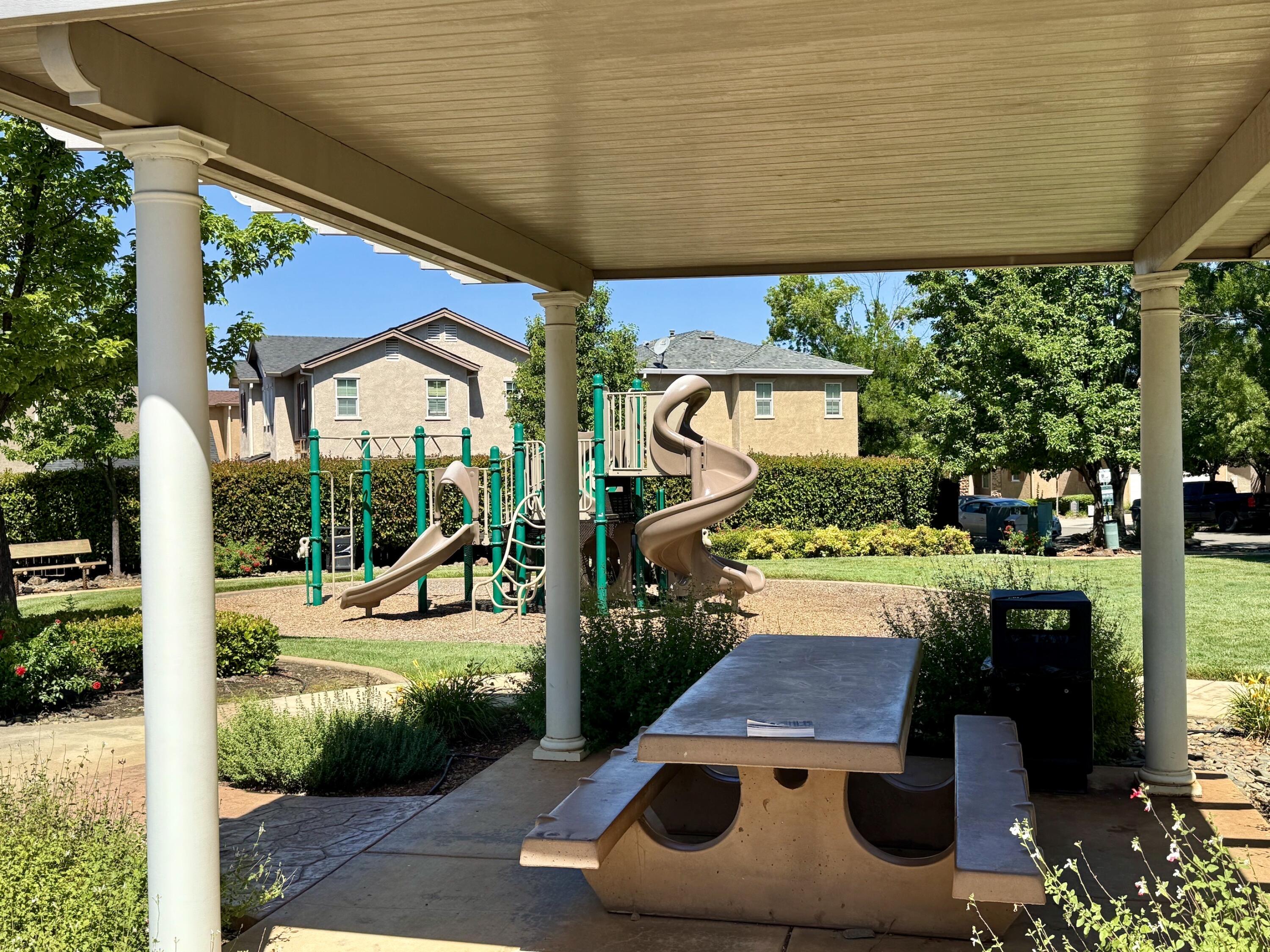 2135 Vienna Way Redding, CA 96003 - Photo 22 of 25 IMG_1622