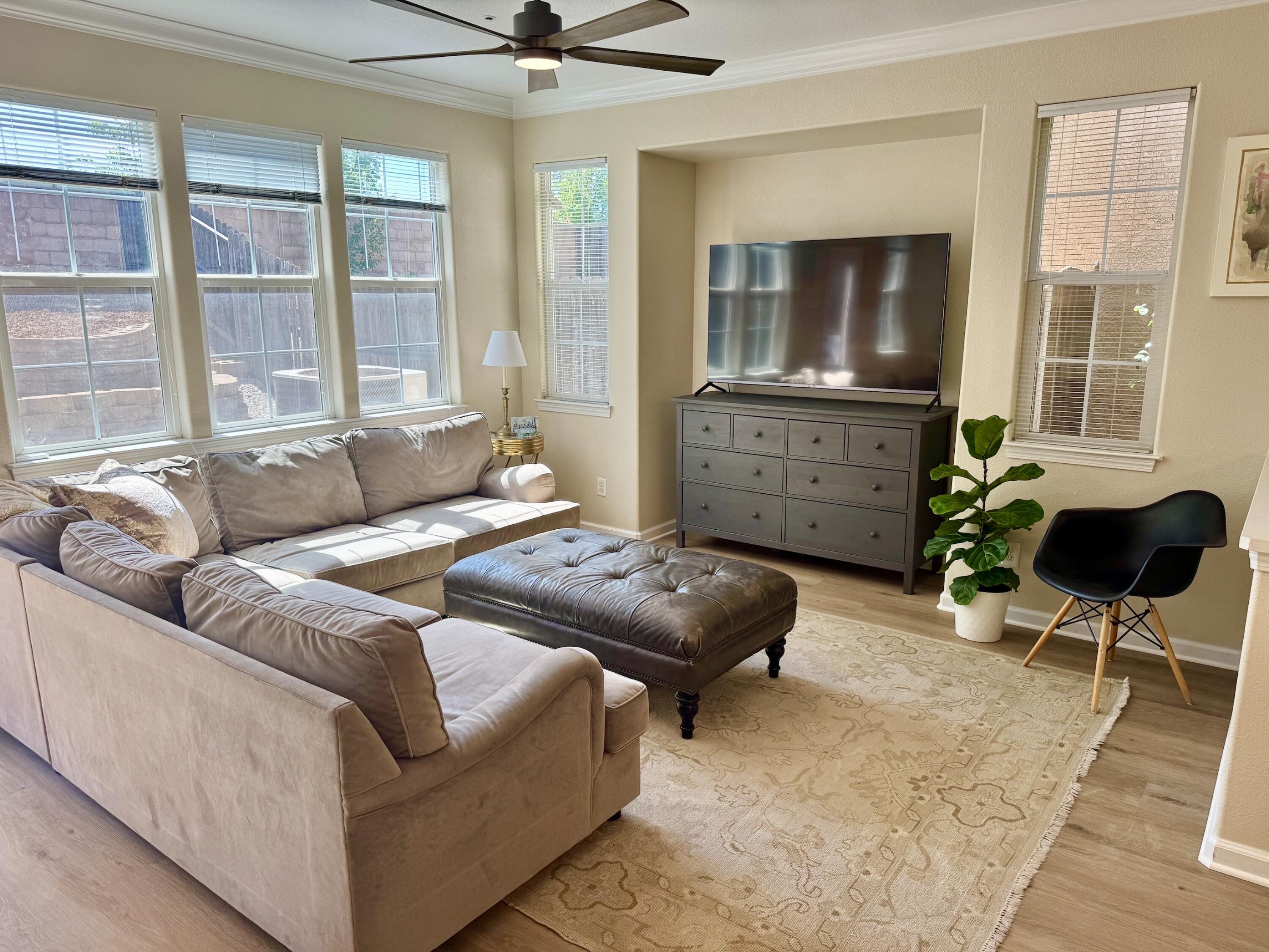 2135 Vienna Way Redding, CA 96003 - Photo 3 of 25 IMG_1594