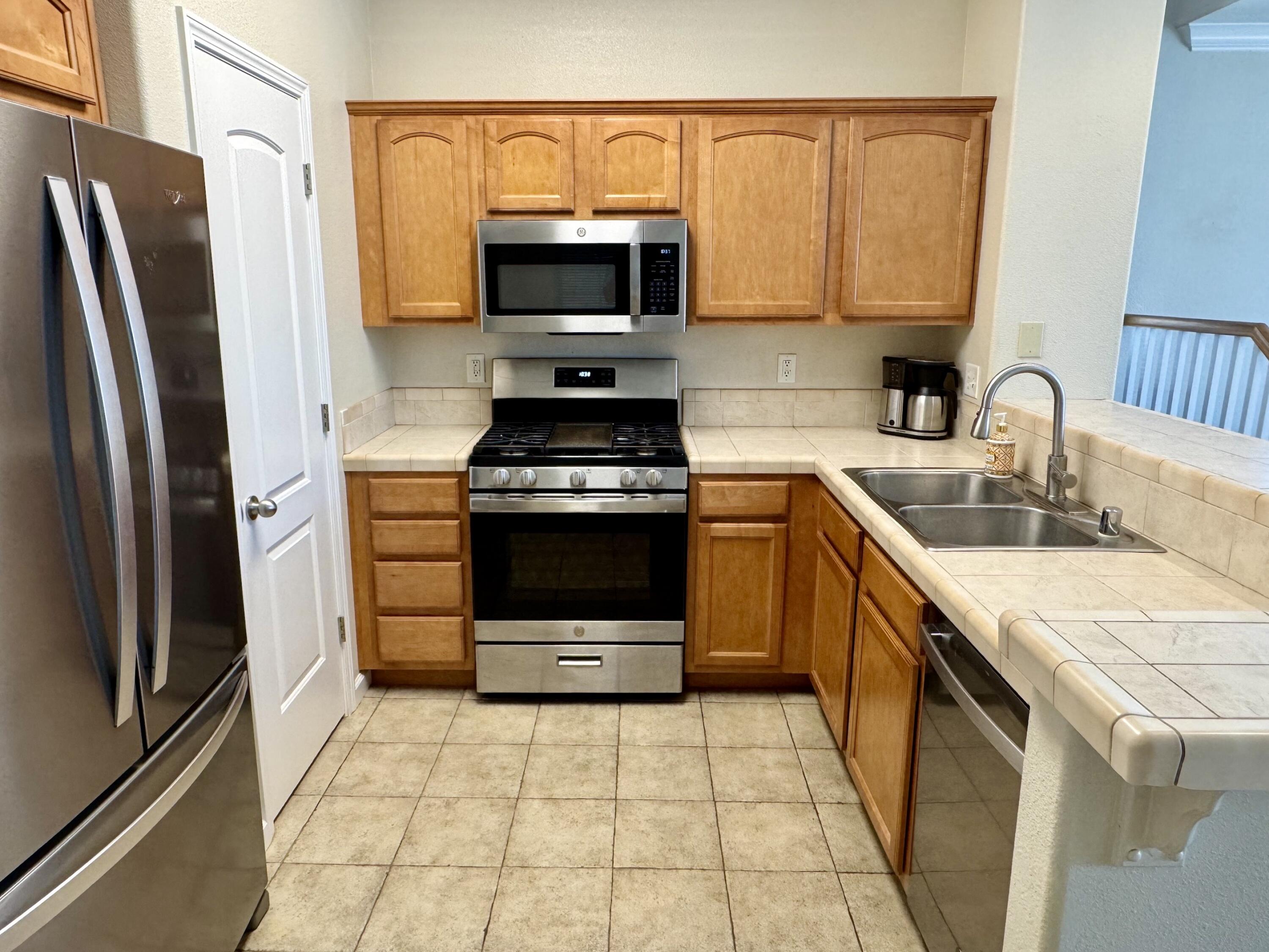 2135 Vienna Way Redding, CA 96003 - Photo 7 of 25 IMG_1600