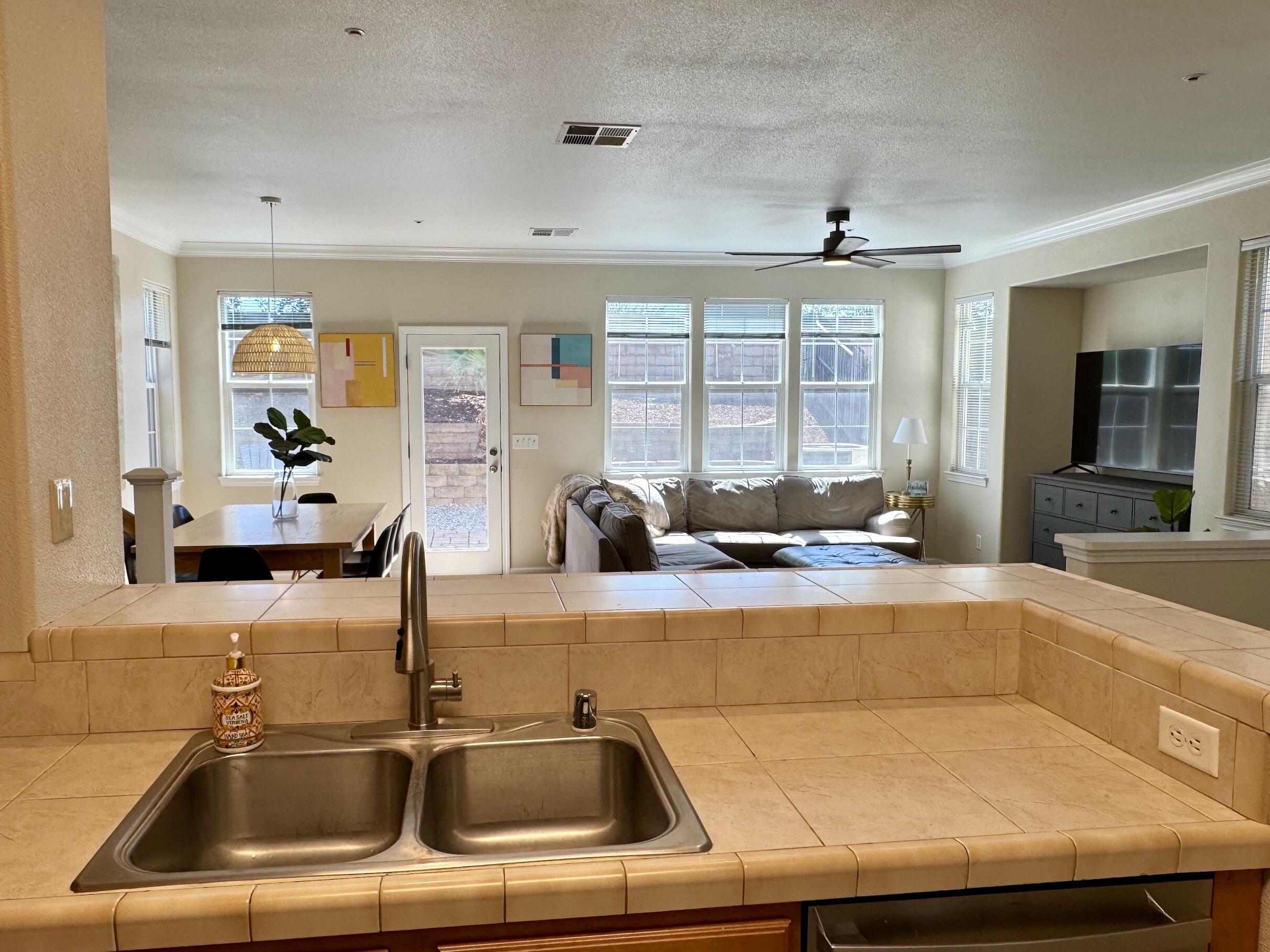 2135 Vienna Way Redding, CA 96003 - Photo 8 of 25 IMG_1601