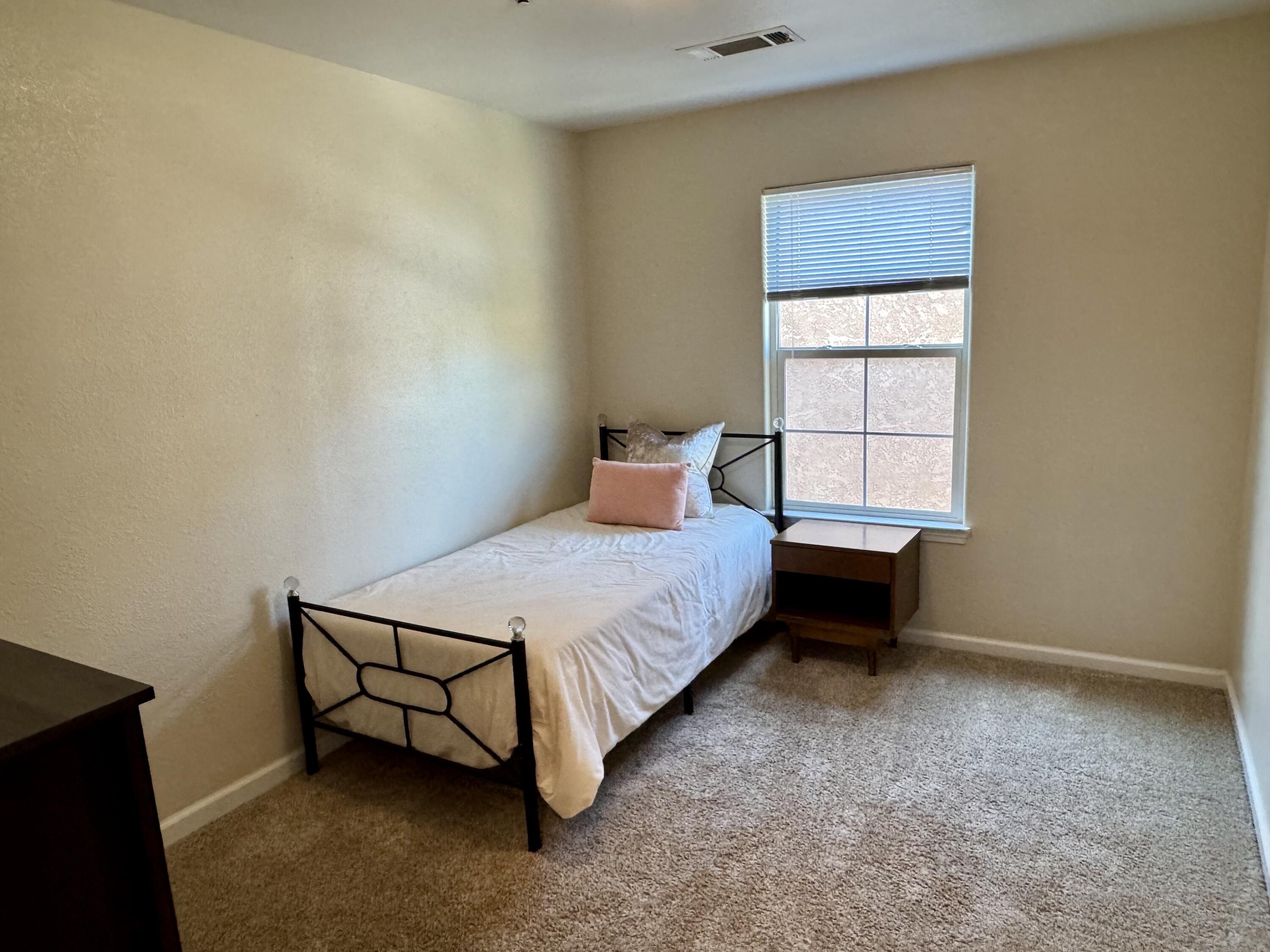 2135 Vienna Way Redding, CA 96003 - Photo 9 of 25 IMG_1607