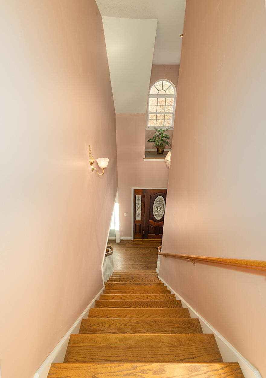 138 Flora Lane Cleveland, TN 37323 - Photo 27 of 39 Stairs1