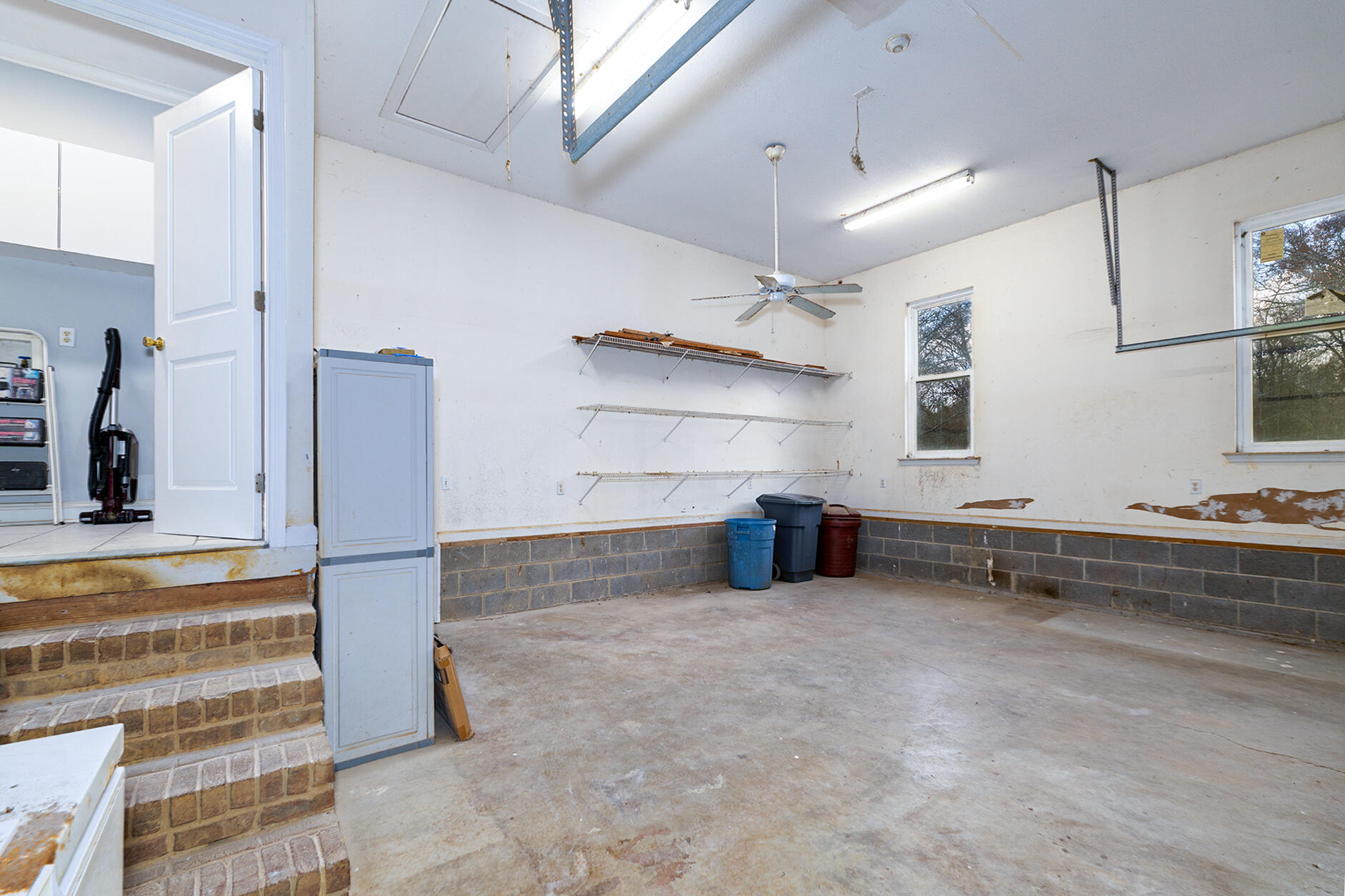 138 Flora Lane Cleveland, TN 37323 - Photo 35 of 40 Garage1