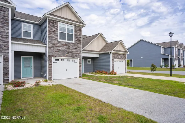 $1,675 | 202 North Stingray Lane, Holly Ridge, NC 28445