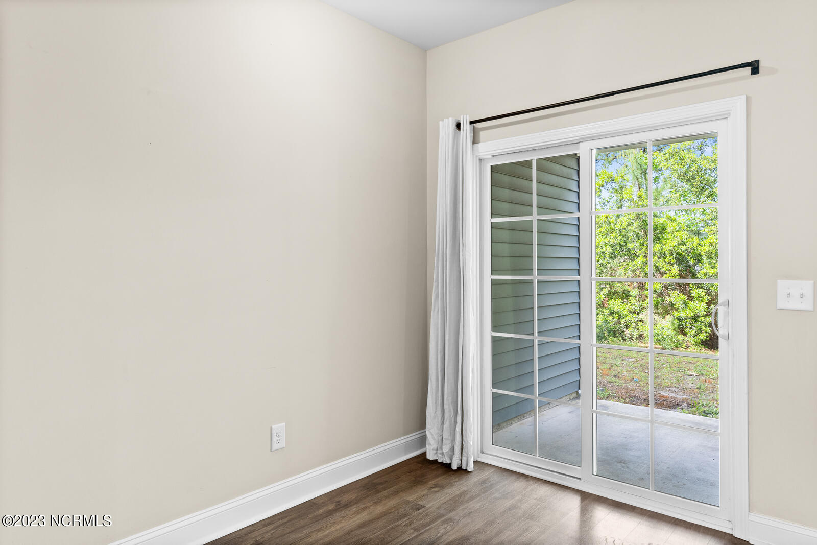 202 North Stingray Lane Holly Ridge, NC 28445 - Photo 11 of 34 Dining Room