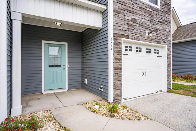 $1,675 | 202 North Stingray Lane, Holly Ridge, NC 28445