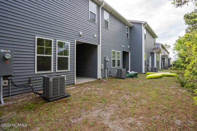 $1,675 | 202 North Stingray Lane, Holly Ridge, NC 28445