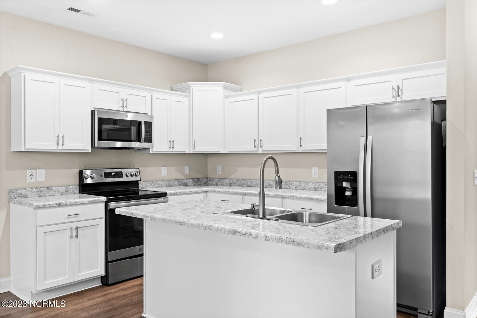 202 North Stingray Lane Holly Ridge, NC 28445 - Photo 4 of 34 Kitchen