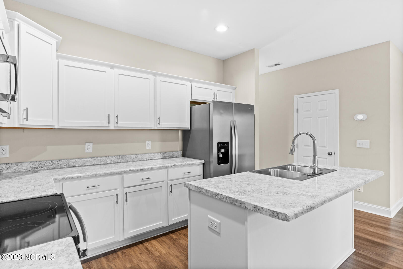 202 North Stingray Lane Holly Ridge, NC 28445 - Photo 5 of 34 Kitchen