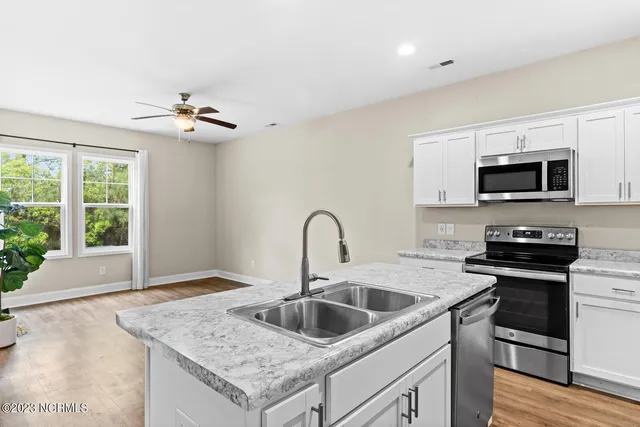 $1,675 | 202 North Stingray Lane, Holly Ridge, NC 28445