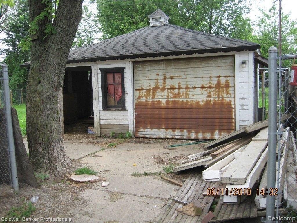 715 Patterson Court Inkster, MI 48141 - Photo 9 of 25 Patterson_Ct_(5)_Garage