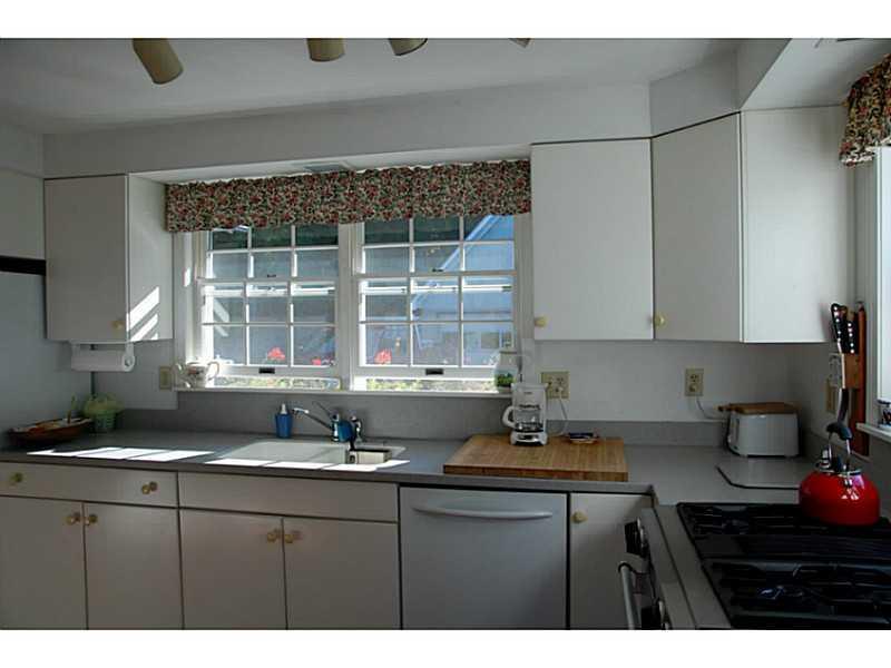 66 Lombos Hole Road Harpswell, ME 04079 - Photo 20 of 35 Kitchen.