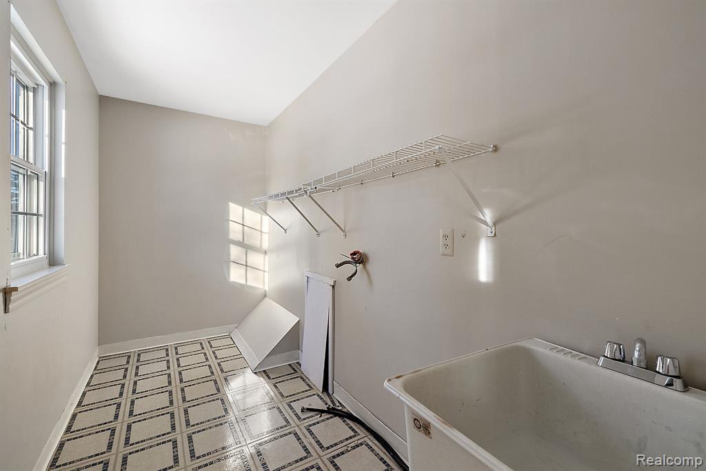 28696 Roxbury Street Farmington Hills, MI 48331 - Photo 35 of 55