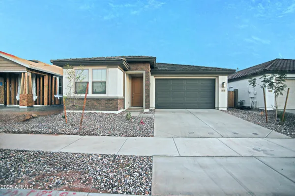 $2,800 | 879 West Finch Drive, San Tan Valley, AZ 85140