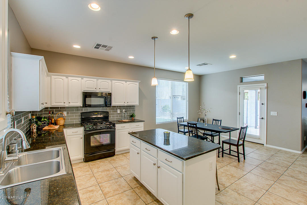 4367 East Page Avenue Gilbert, AZ 85234 - Photo 5 of 16 11-Page