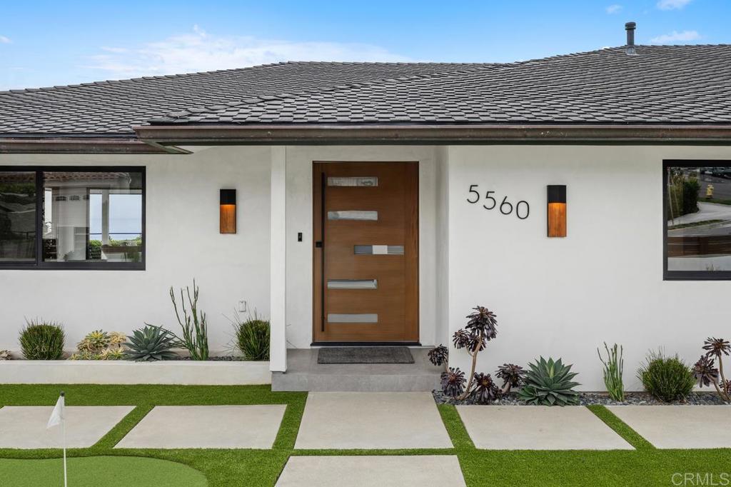5560 Moonlight Lane La Jolla, CA 92037 - Photo 3 of 35
