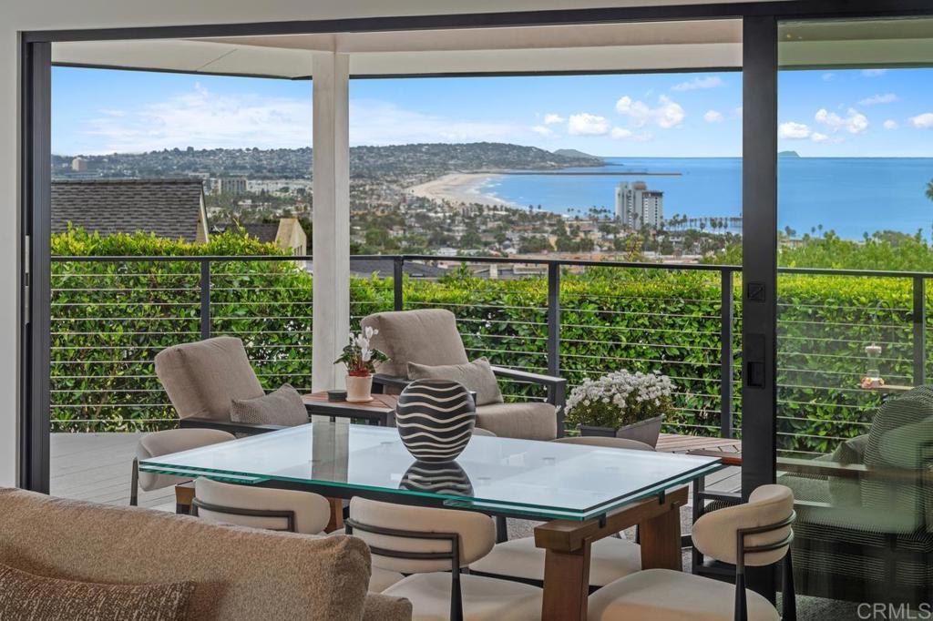 5560 Moonlight Lane La Jolla, CA 92037 - Photo 5 of 35