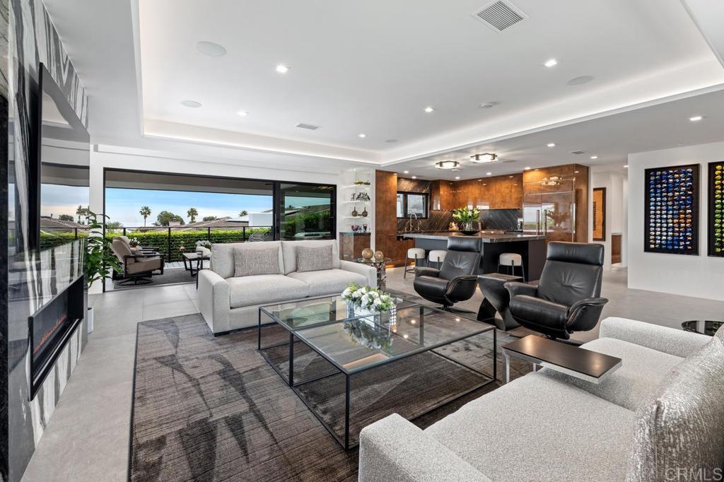 5560 Moonlight Lane La Jolla, CA 92037 - Photo 6 of 35