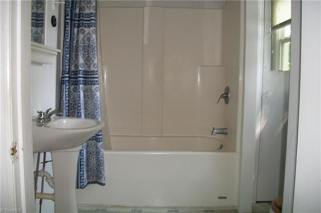 8400 Reynolda Road Pfafftown, NC 27040 - Photo 11 of 24 Gallery Image 11
