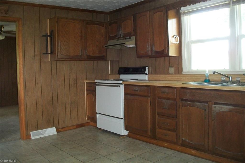 8400 Reynolda Road Pfafftown, NC 27040 - Photo 5 of 24 Gallery Image 5