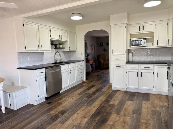 $775,000 | 100 Inlet Cove, Council Grove, KS 66846
