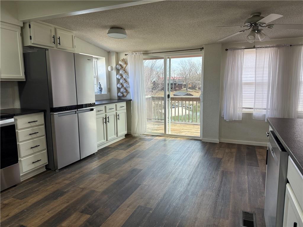 100 Inlet Cove Council Grove, KS 66846 - Photo 6 of 40