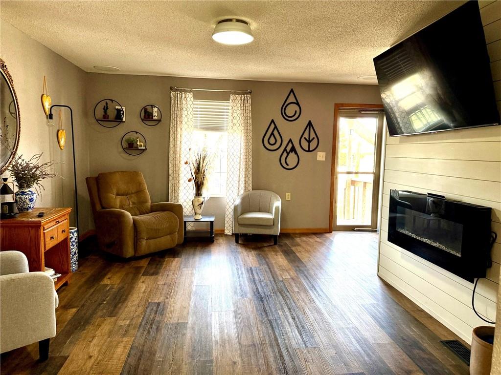 100 Inlet Cove Council Grove, KS 66846 - Photo 7 of 40