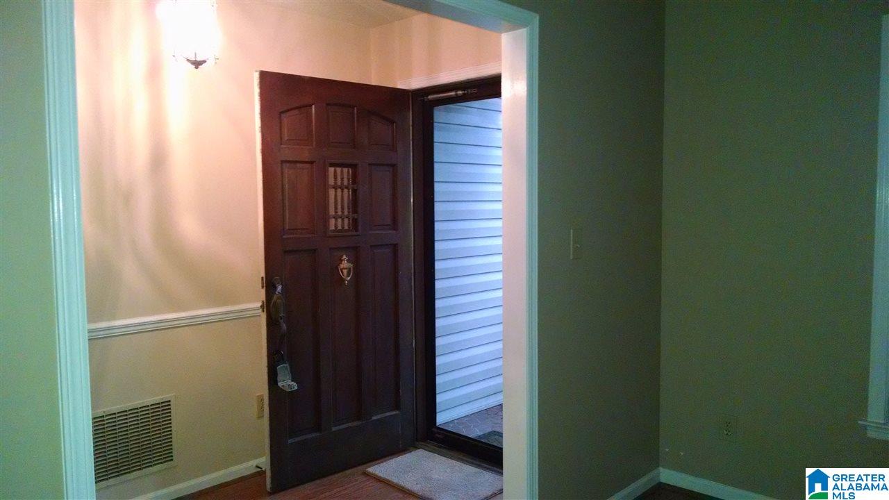 828 Round Hill Road Pelham, AL 35124 - Photo 4 of 19