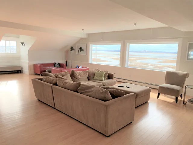 $3,500 | 85 Brown Avenue, Unit 11, Hampton, NH 03842