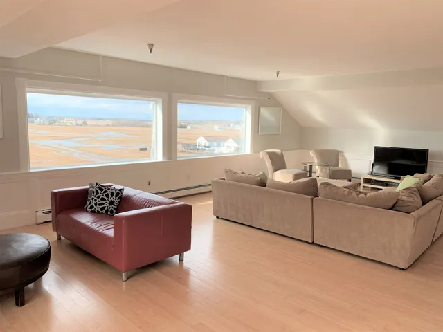 $3,500 | 85 Brown Avenue, Unit 11, Hampton, NH 03842