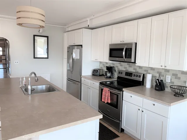 $3,500 | 85 Brown Avenue, Unit 11, Hampton, NH 03842