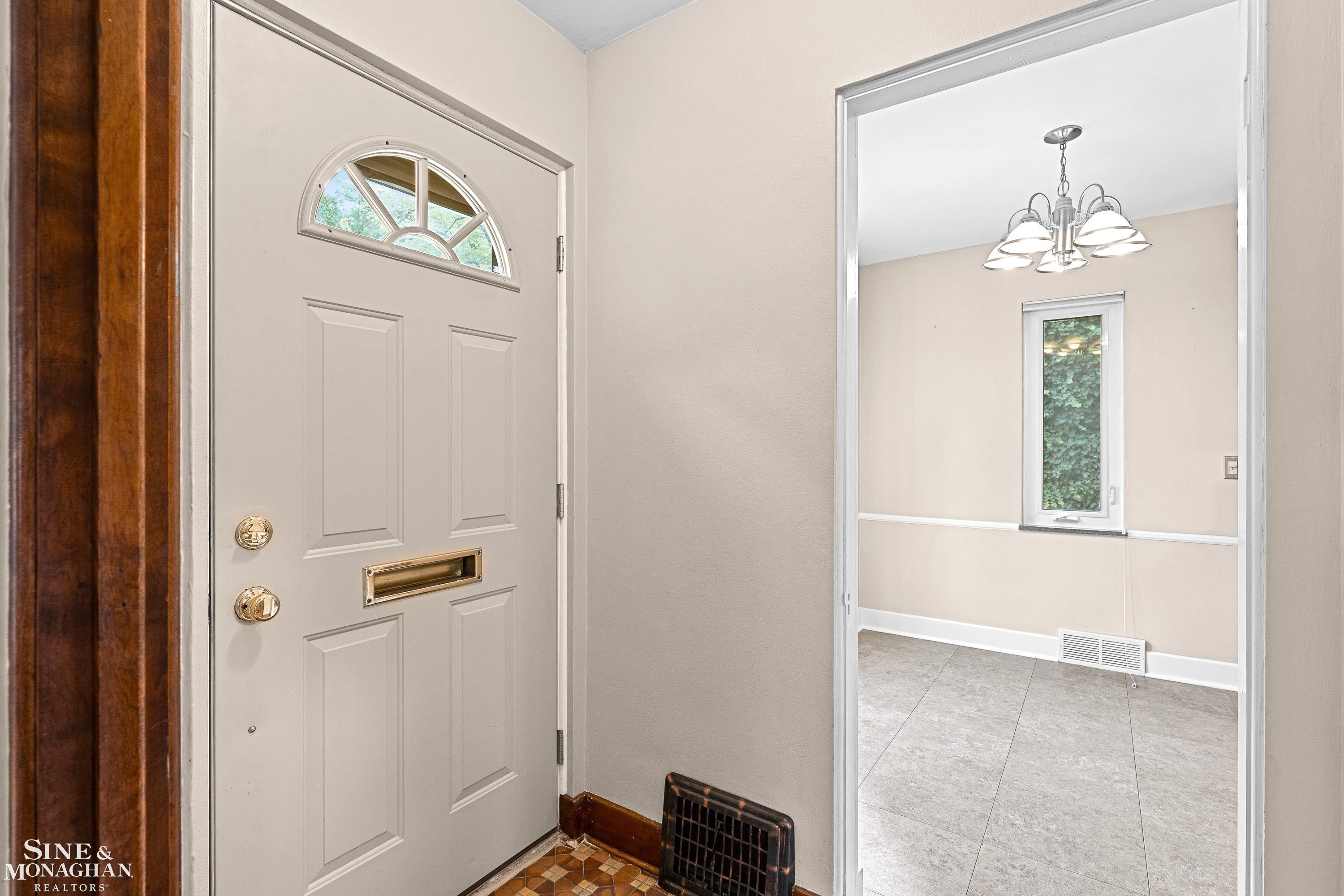 411 Cloverly Road Grosse Pointe Farms, MI 48236 - Photo 3 of 40