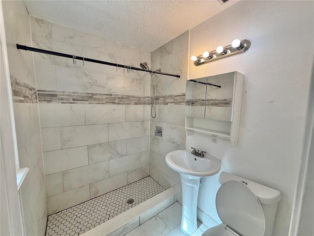 2810 Flowertree Road Belle Isle, FL 32812 - Photo 11 of 32