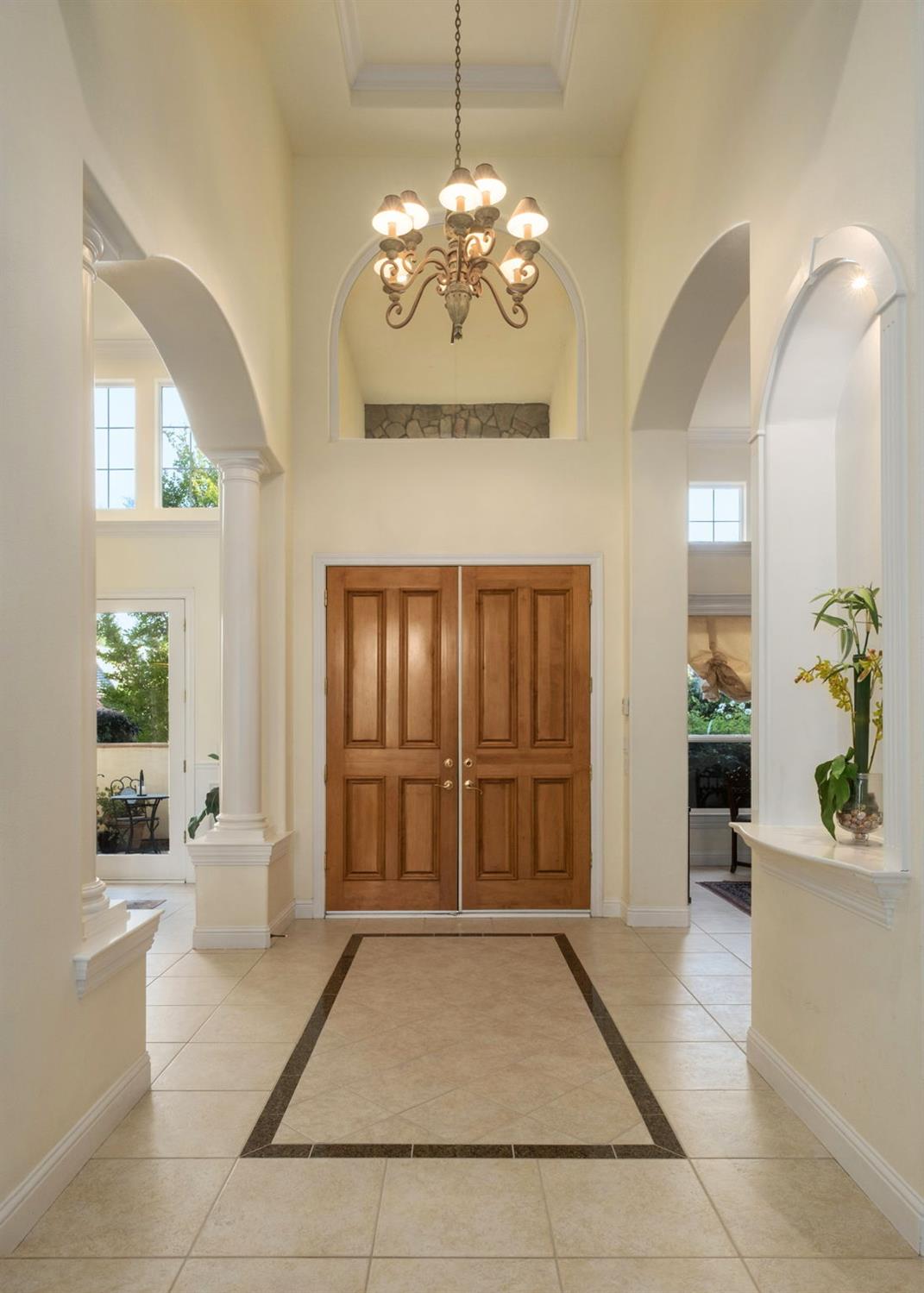 3386 East Vía Monte Verdi Clovis, CA 93619 - Photo 11 of 51 a view of a living room and window